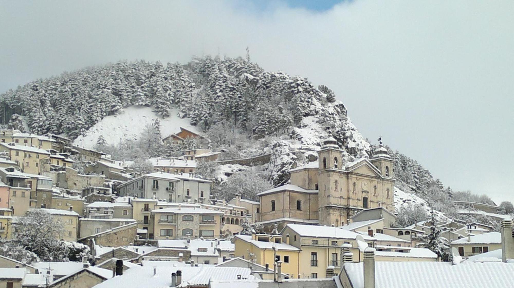 Albergo Corradetti Castel Di Sangro Exterior foto